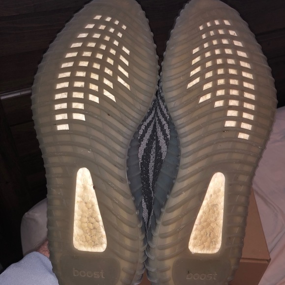 Yeezy Boost 350 V2 Beluga 2.0 - Picture 6 of 8